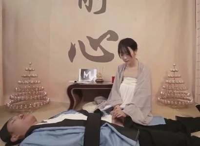 Nữ tu xinh đẹp gặp vị đạo sĩ bị thương