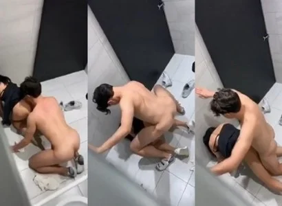 Cặp đôi quan hệ trong WC quán bar