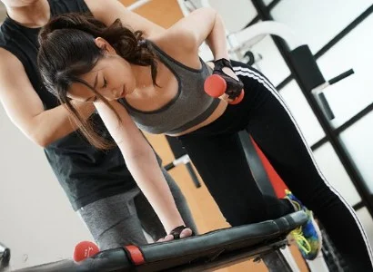 Người phụ nữ thiếu thốn tình dục và anh PT số hưởng nện nhau tưng bừng